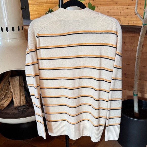 Equipment Women’s XS Cashmere and Wool blend Button Up Cardigan Sweater - Picture 3 of 3